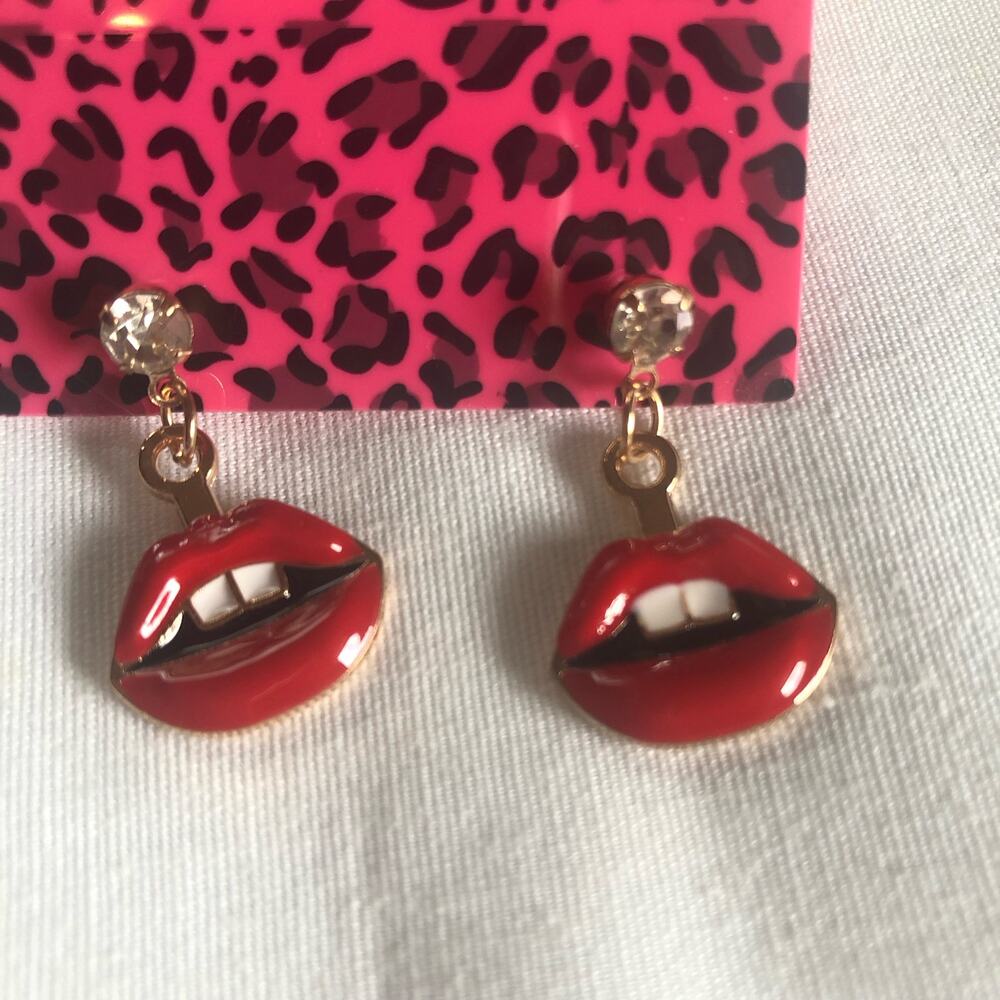 Betsey Johnson Sexy Red‎ Lips earrings